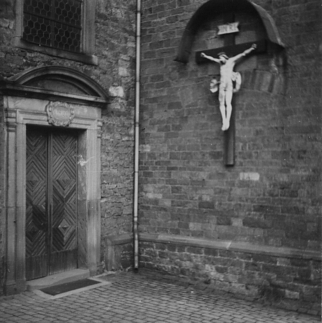 Alte Erinnerungen Kirche mit Missionskreuz von Hefner