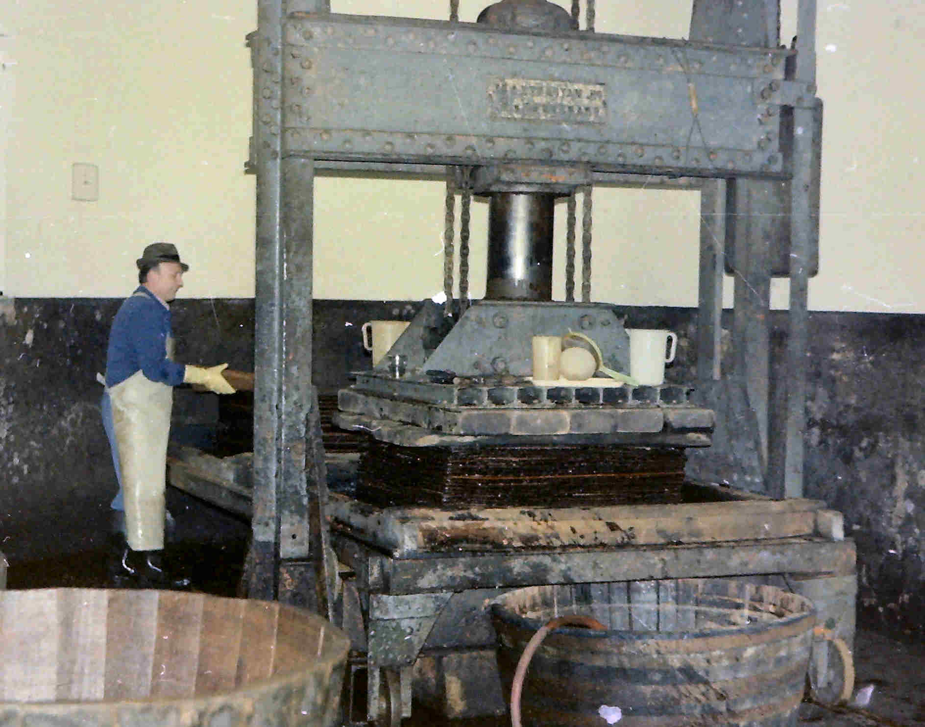 Keltern Kelterei Dier Otto Wollbeck an alter Presse gro