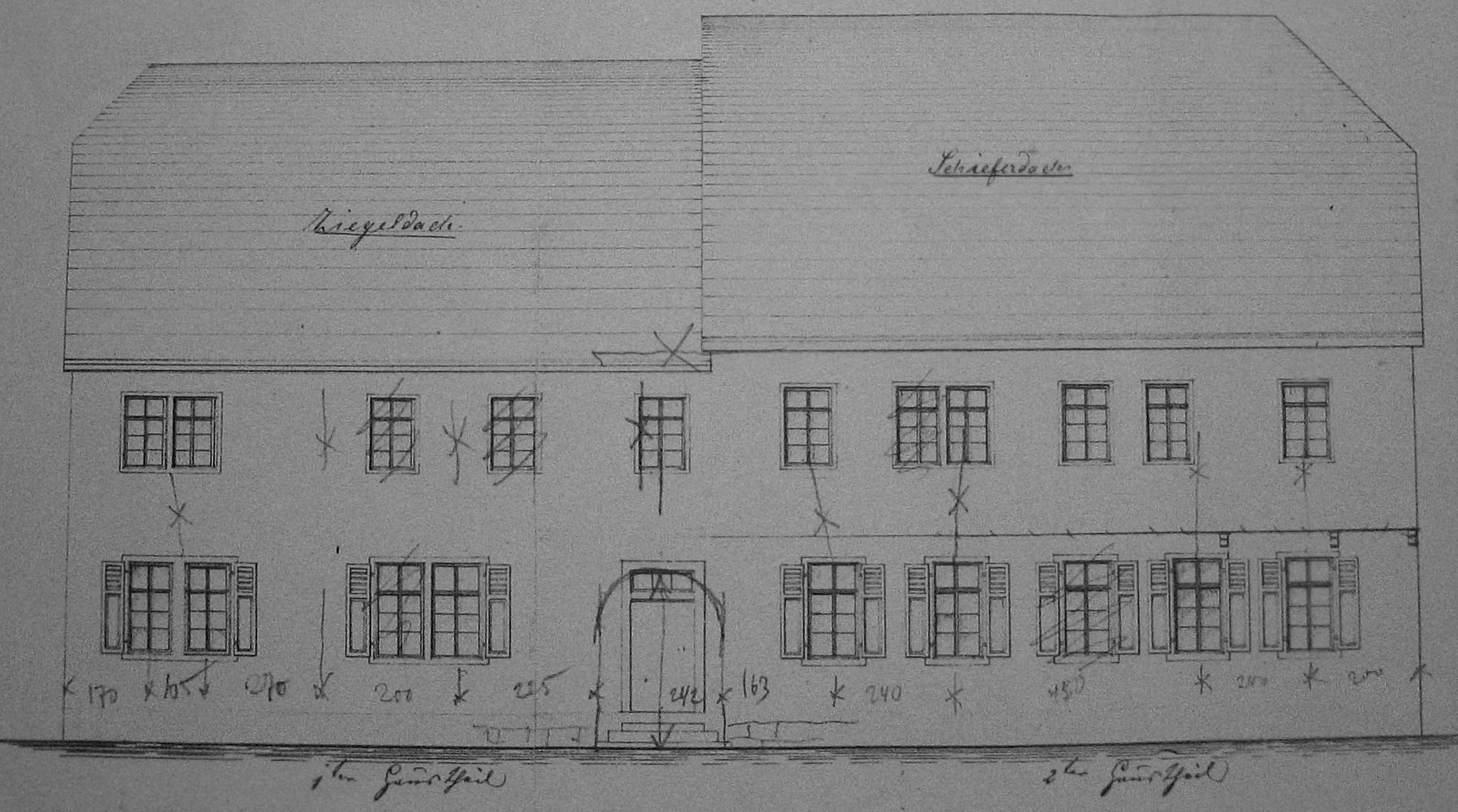 Rathaus Fachwerkbau seitlich zwei Dachhhen