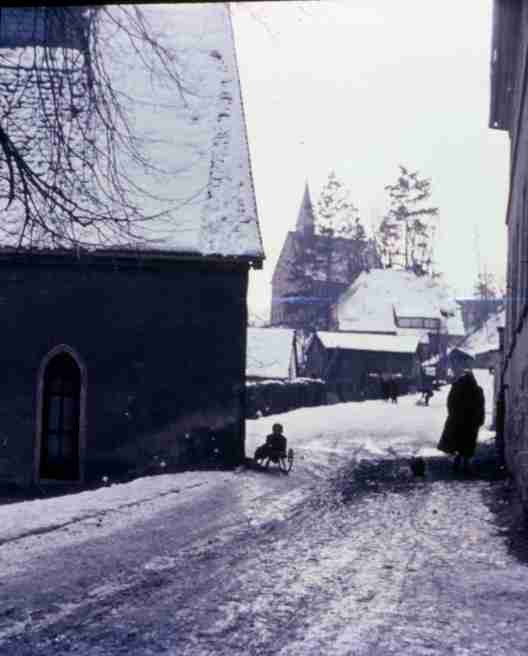 Rueckblick 1975 OVGO Wendelinuskapelle Schlittenfahren1