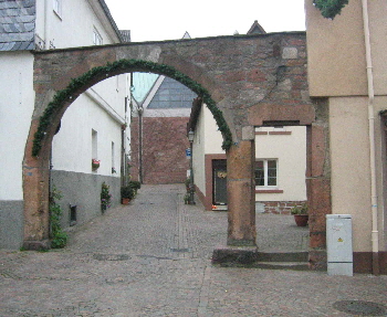 08_3 Stiftshof Eingangstorbogen3