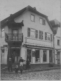 19_2 Haus Benninger mit Leuten