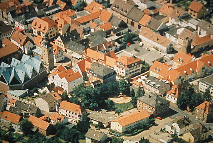 2014-49-4 Neubau Kindergarten 1977 Luftaufnahme