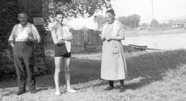 2014-6-1 Rosa und Gustav Dlger mit Badegast 