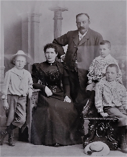 2017_04_02 Hermann Dorothea Heinrich Richard Heinrich Franz Knecht ca 1895 