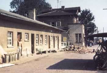 2017_33_02 Bahnhof alt Obernburg-Elsenfeld Nebengebude 1960 ca