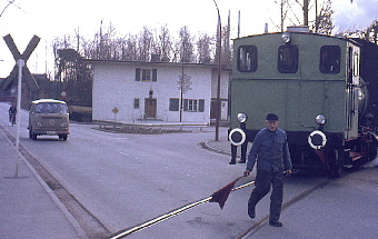 2017_37_03 Glanzstoffstra�e Stellwerk Wohnhaus