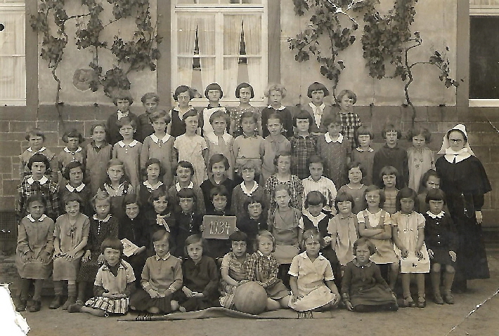 2018_08_1 Mdchenschule Jahrgang 1927_28