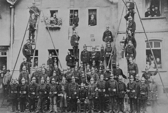 2018_38_1 Feuerwehr vor Schillerstrae