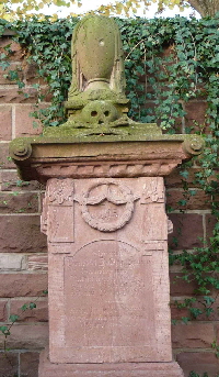 22_1 Grabstein Stadtschultheiss Braun