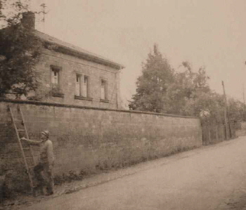 27_2 Gefngnis mit Mauer