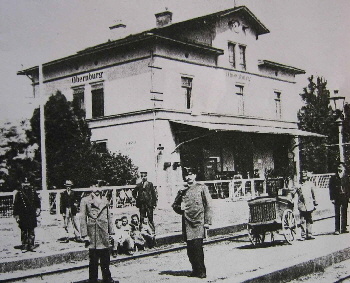 36_2 Bahnhof Obernburg mit Amtspersonen